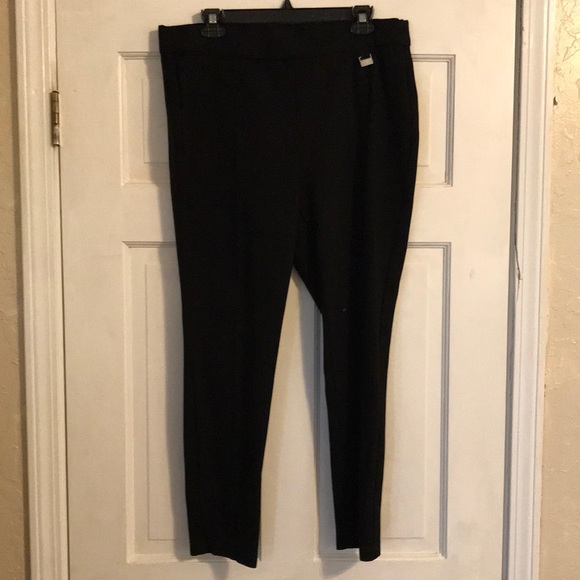 Simply Emma Women’s dress pants Size 16W color black has a small stain no damage - Picture 8 of 13